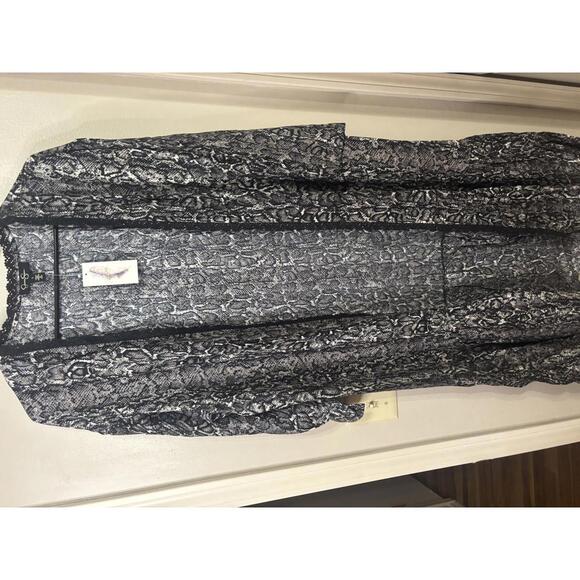 Jessica Simpson Other - Jessica Simpson Women's Anaconda Print Kimono - Size L